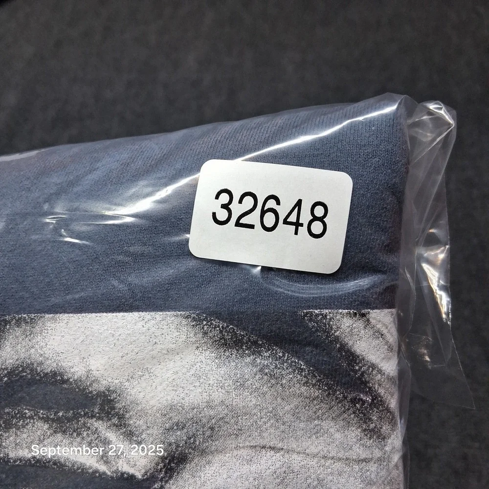 Halfway Dead Sweatshirt HWD Blue Size‎ Large Crew Neck Girl Black Eyes